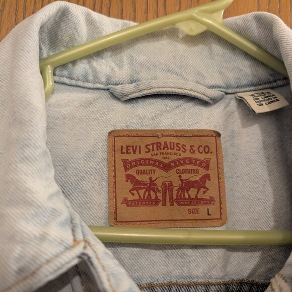 Levi Light Blue Denim Jacket with Floral Design on Back-Size Large - Picture 3 of 4